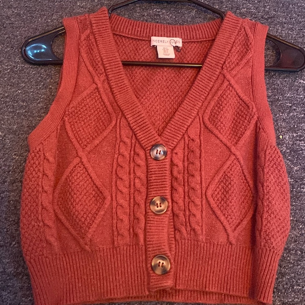 Button down vest